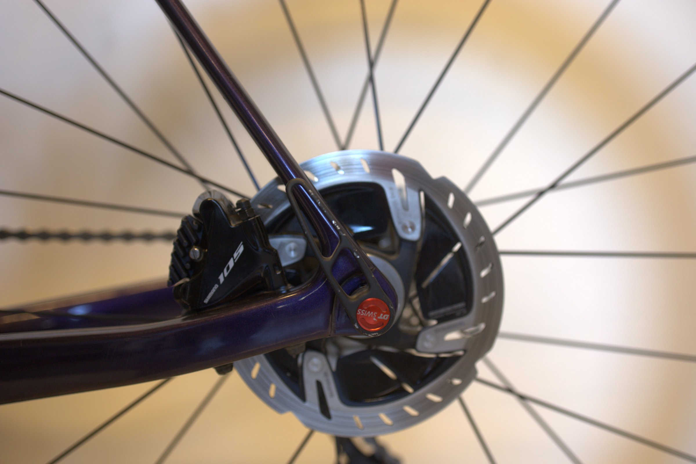 NoName karbonramme med Bontrager hjulsett og shimano gir og skivebremser