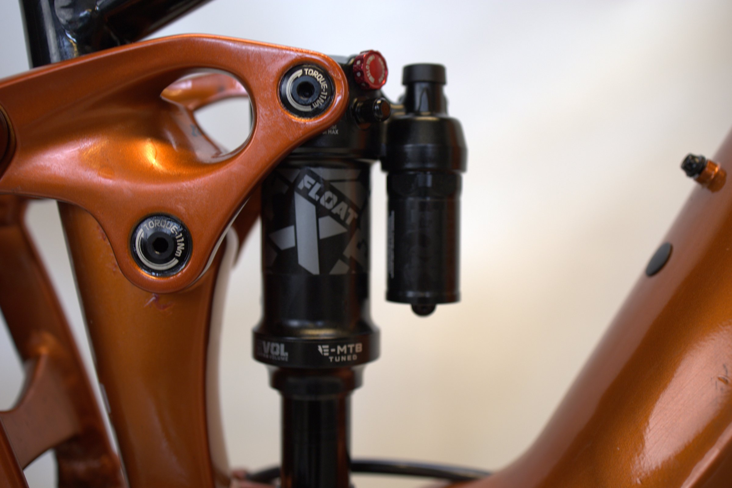 Kobber Giant Trance X E+ 1 demper og ramme detaljert bilde.