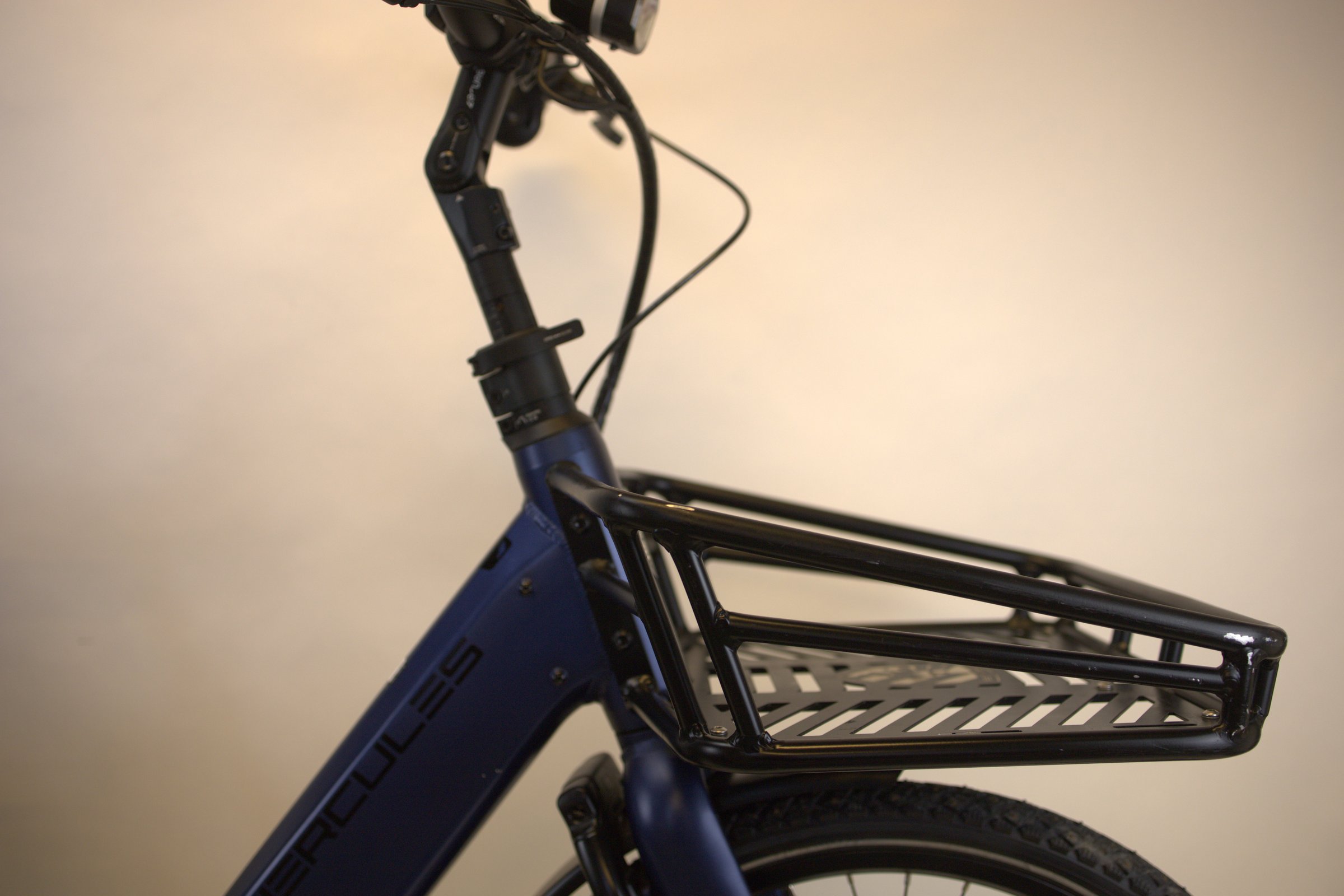 HERCULES ROB FAMILY (3267 km) med barnesete, vinterdekk, kurv og fothviler