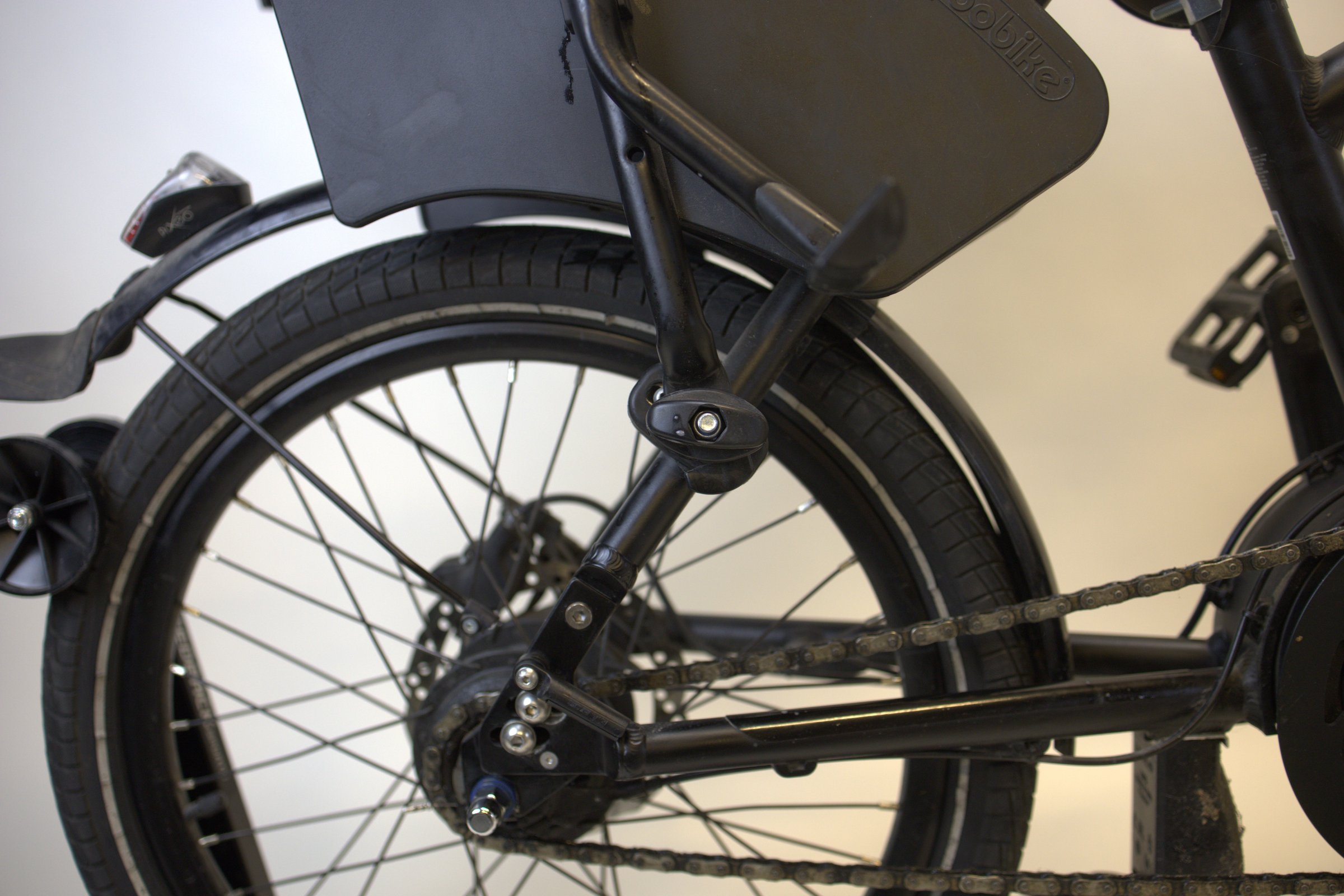 Orbea KATU-E 30 med barnesete/pute og kurv