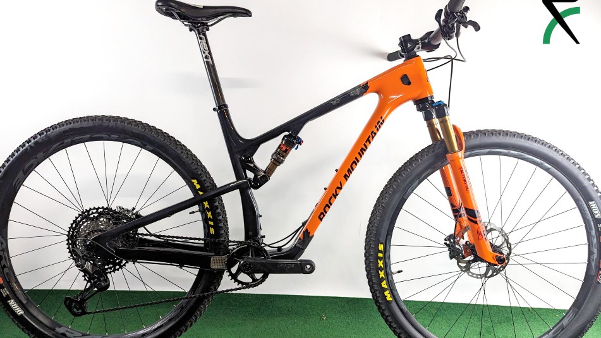 2019 Rocky Mountain Element Carbon 90 XCO Edition