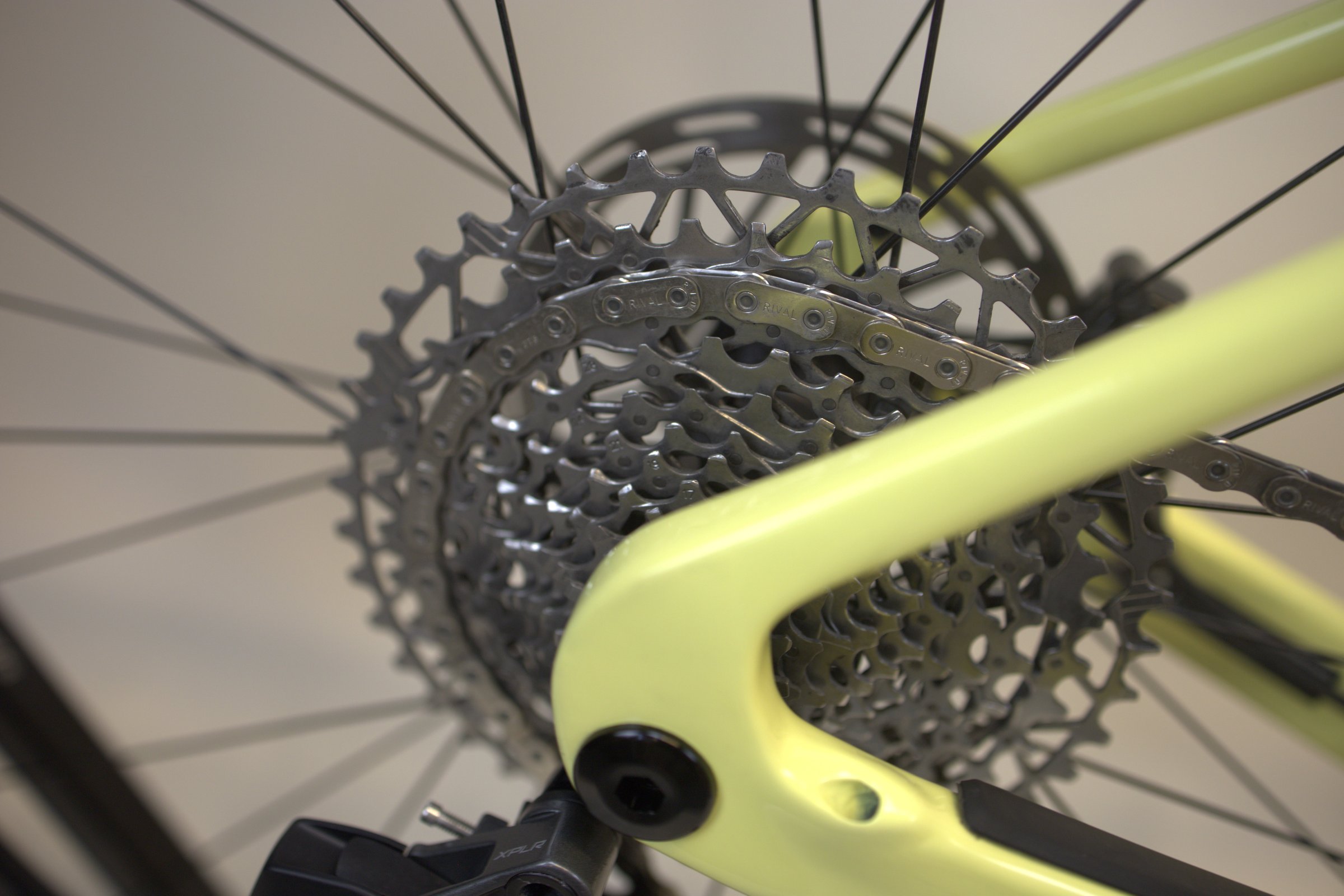 Lys grønn Rocky Mountain Solo C70 girsystem bakfra.