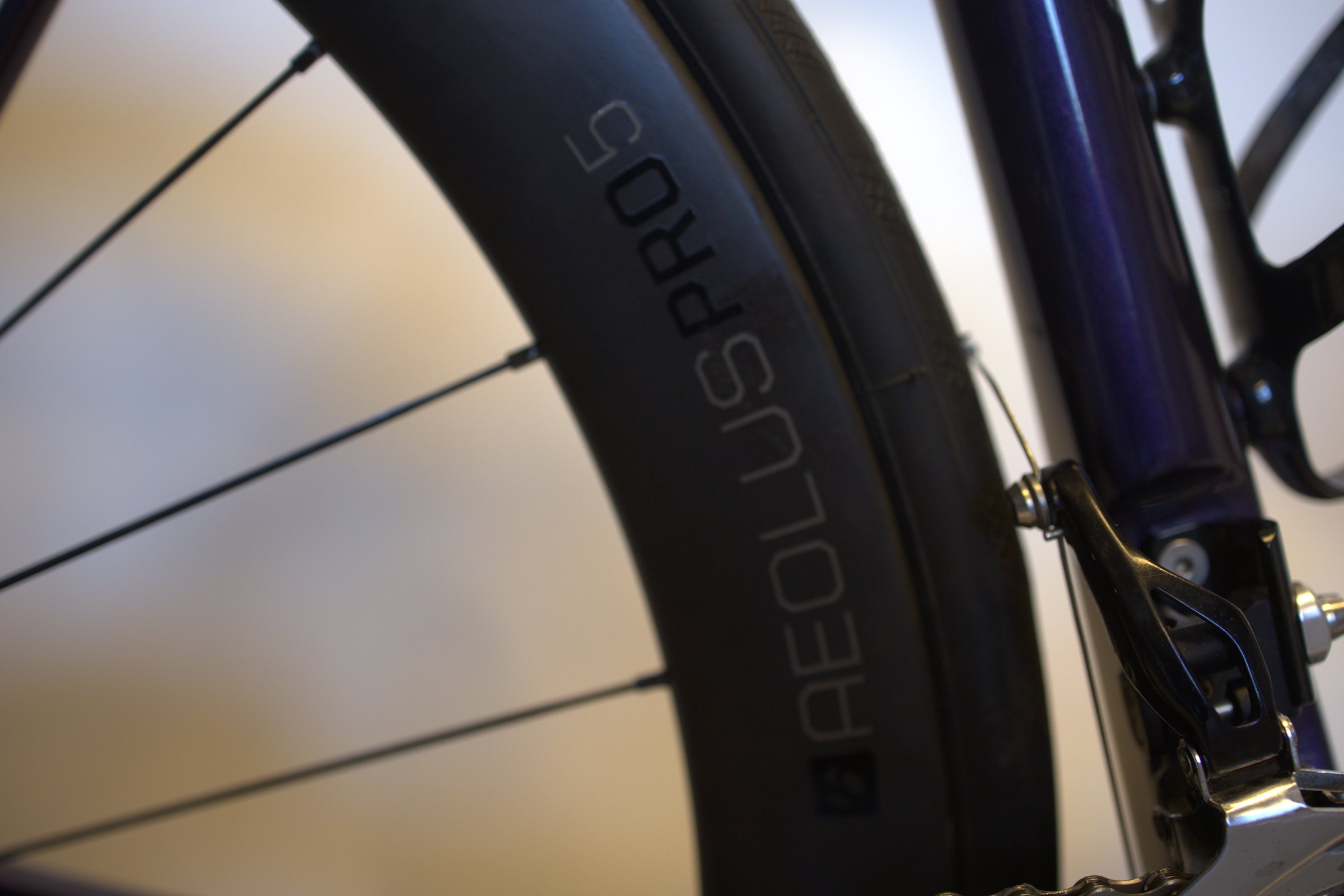 NoName karbonramme med Bontrager hjulsett og shimano gir og skivebremser