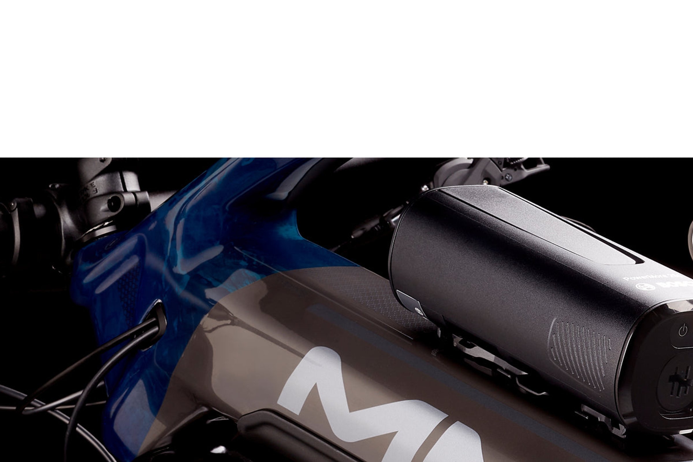 Blå MMR X-Bolt 140 30 detalj av ramme og batteri.