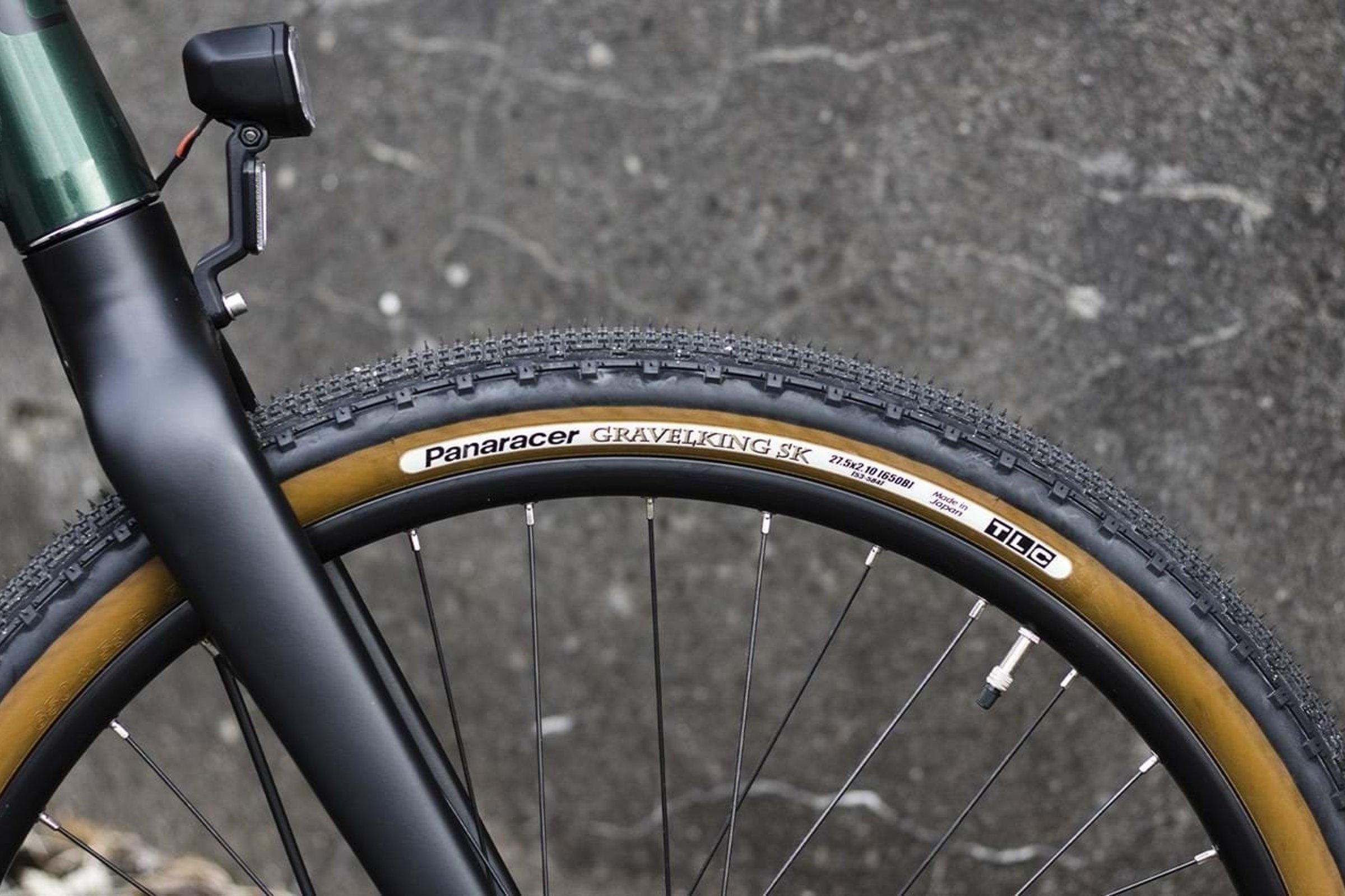 Grønn Centurion Dark Image E Gent detalj av dekk og ramme.