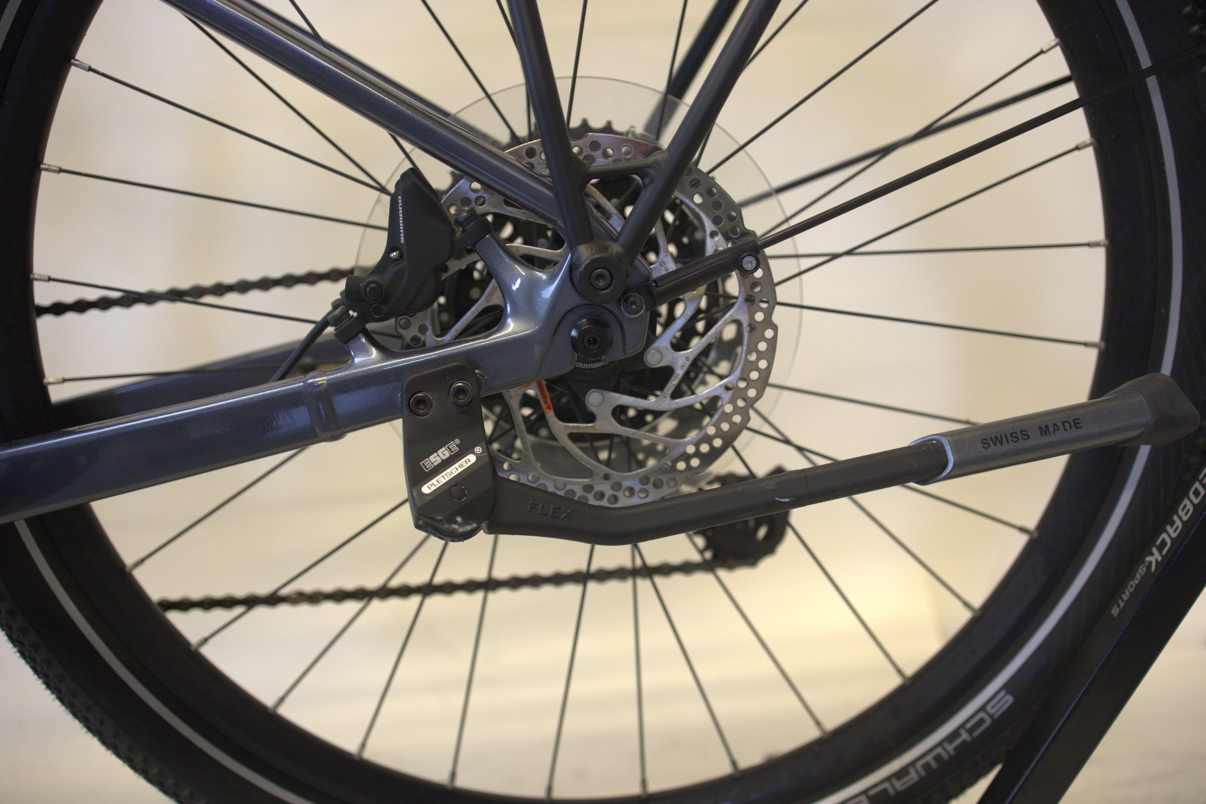 Trek Allant+ 6 med Abus foldelås