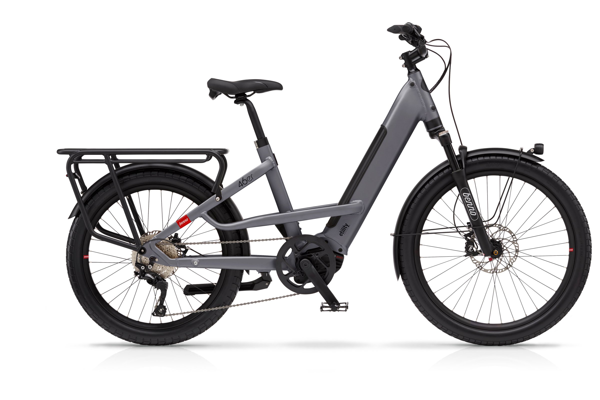 Grå Benno 46er CX500 elsykkel med bagasjebærer fra siden.