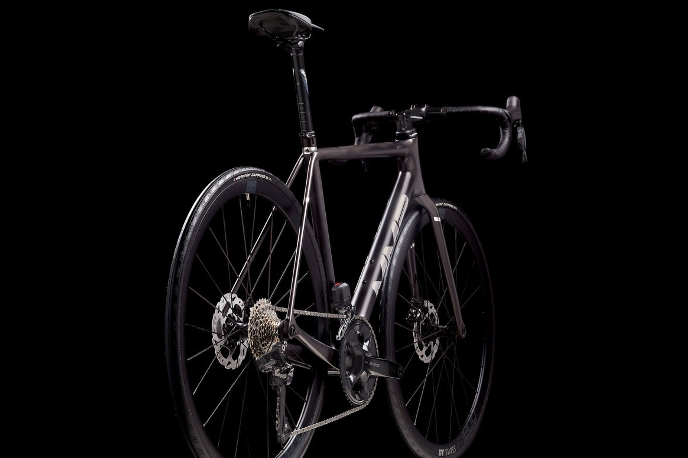 Svart MMR Adrenaline 00 Plus fra venstre side med detaljer.
