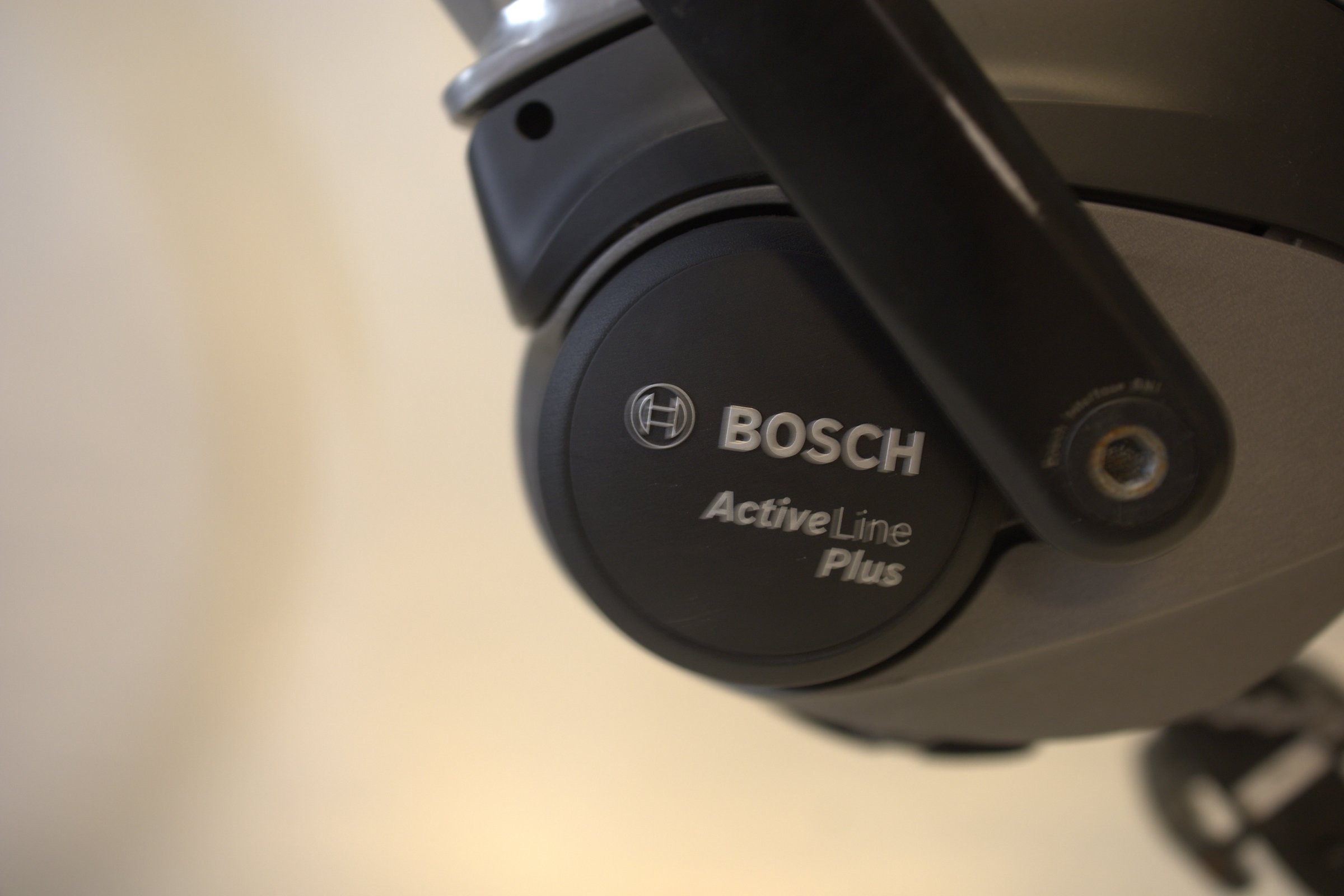 White E-Trekking 3.0 Bosch A+ 500 23