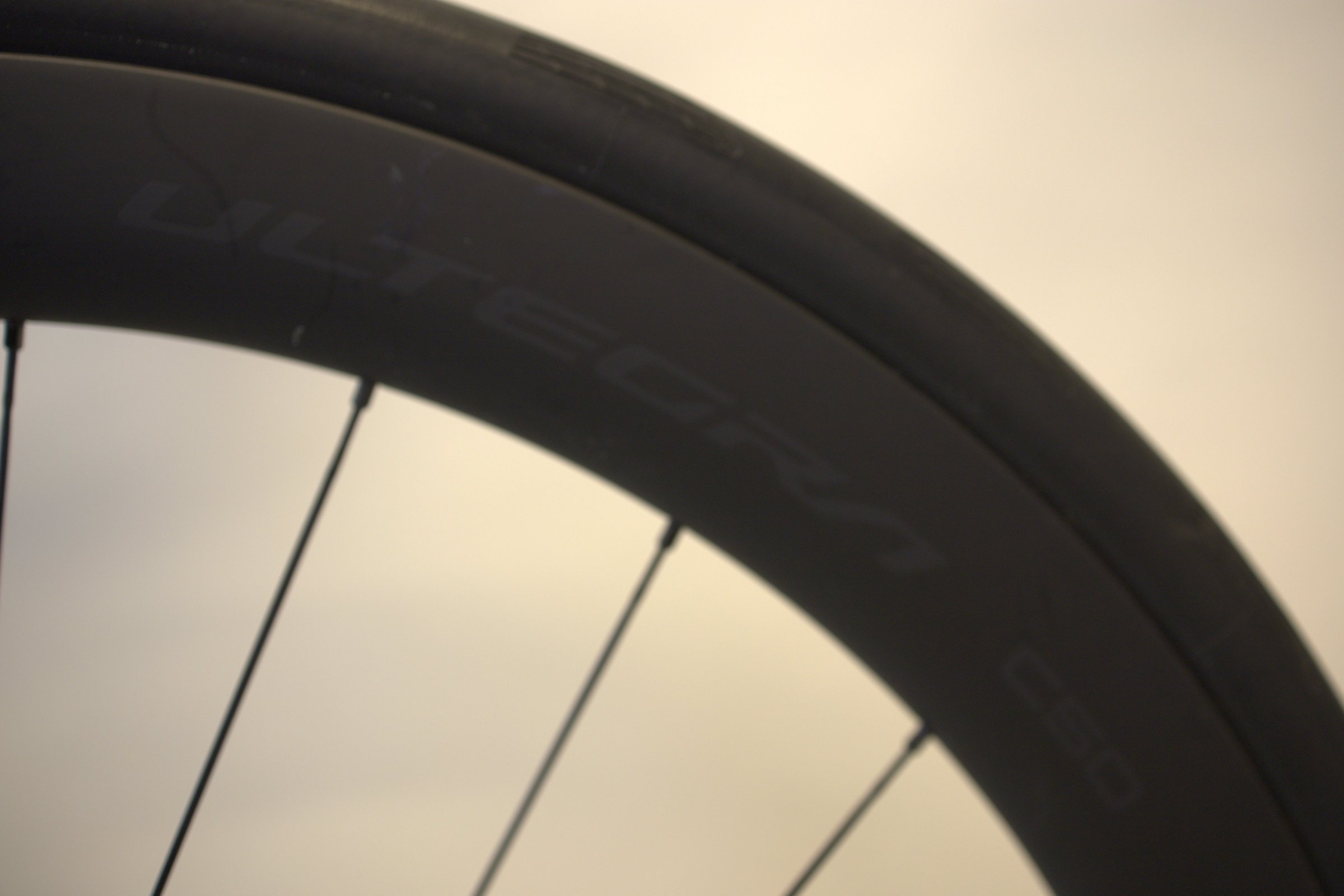 Orbea Orca M30i Di2 med Dura-Ace C50 og wattmåler