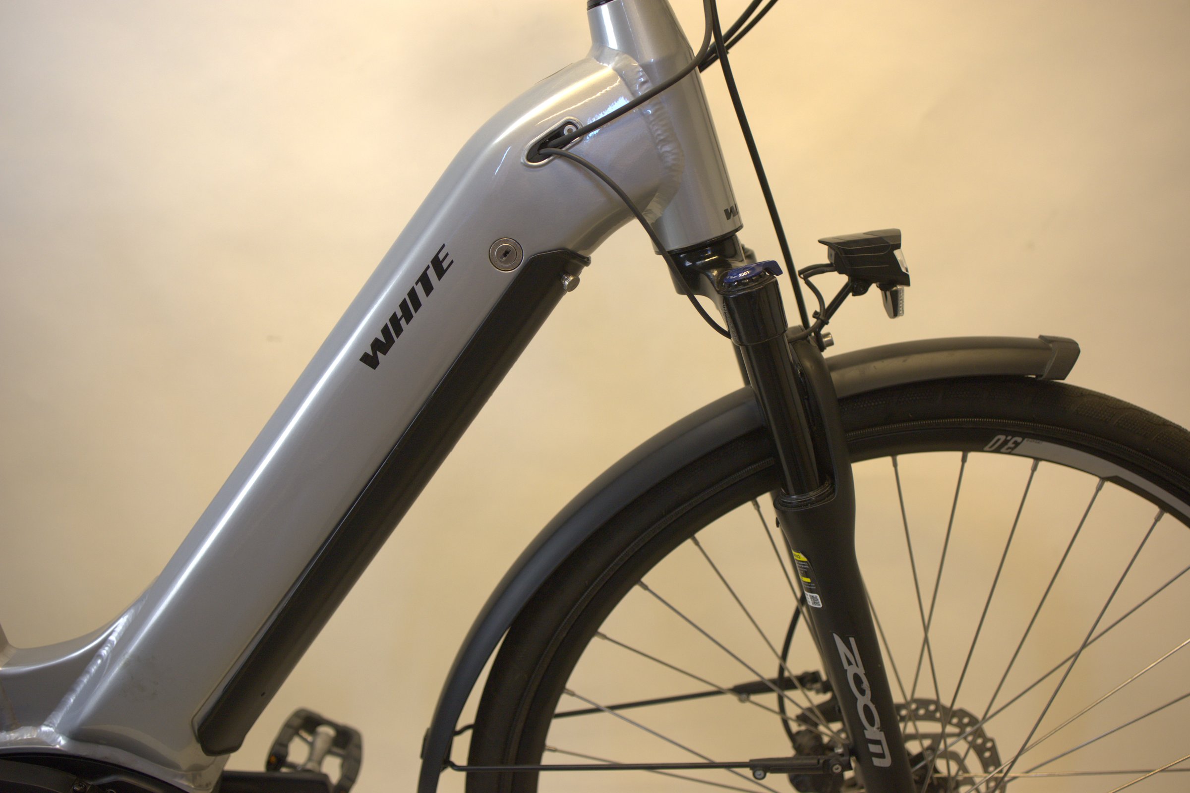 White E-Trekking 3.0 Bosch A+ 500 23