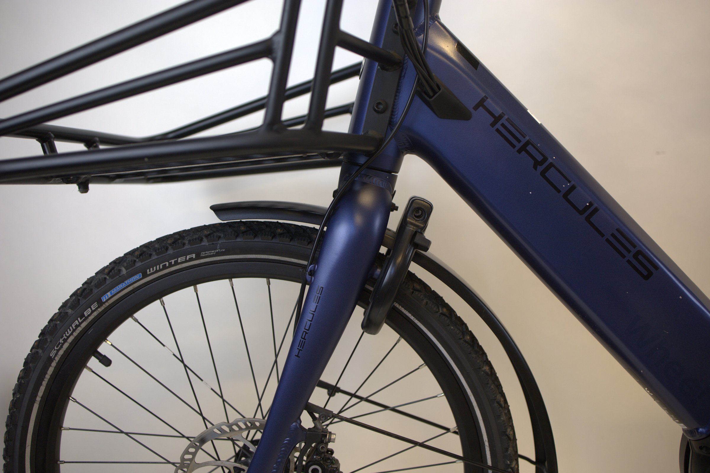 HERCULES ROB FAMILY (3267 km) med barnesete, vinterdekk, kurv og fothviler