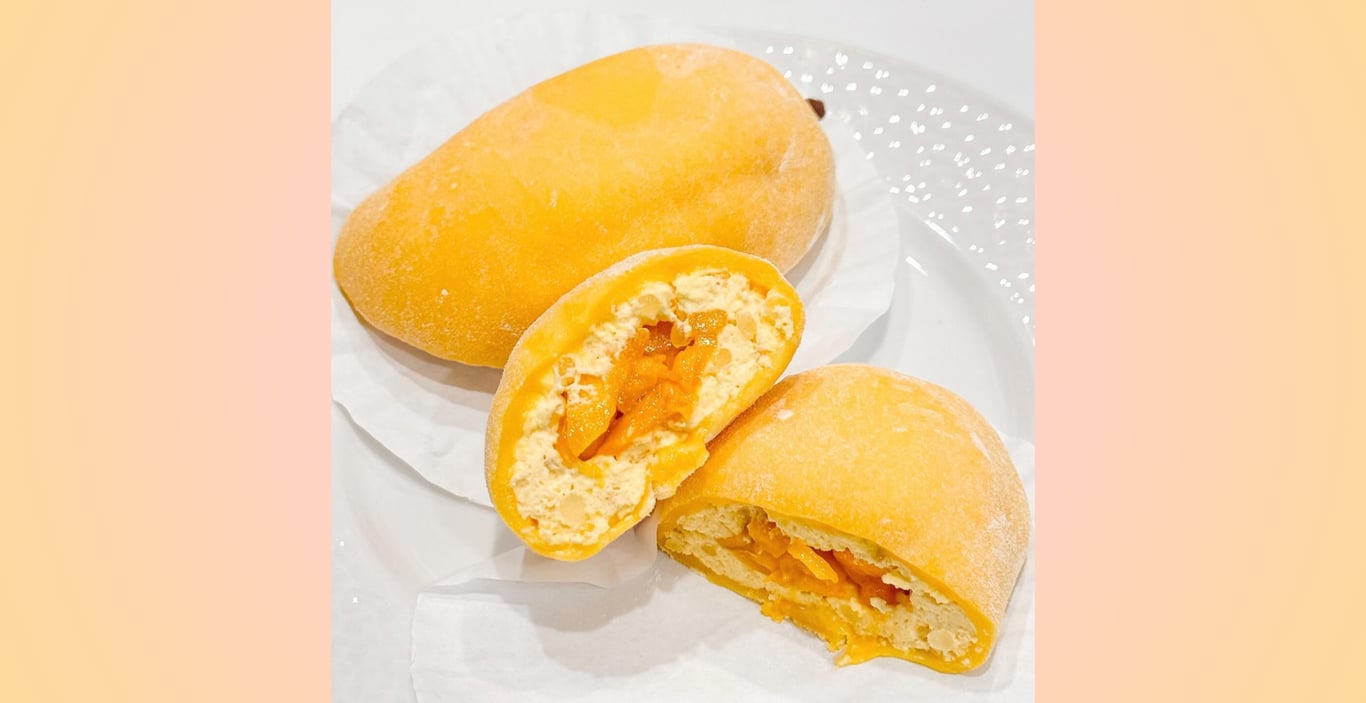 Half and half mango mochi