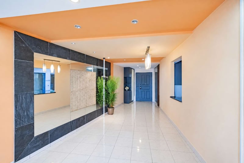 468A Admiralty Drive – Foyer 1