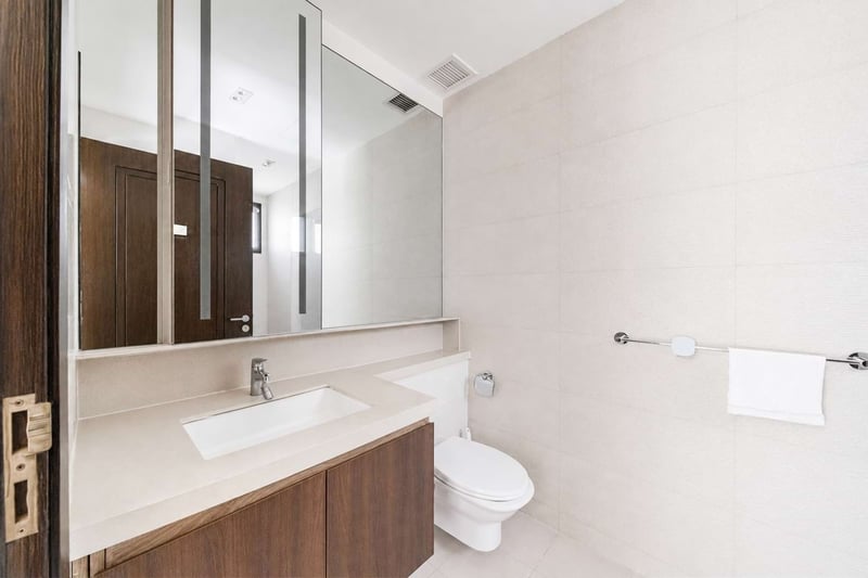 E Maison – Bathroom 1