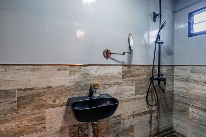 East Grove – Bathroom 2