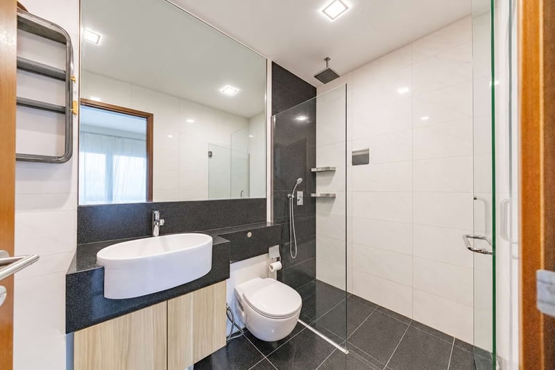 Alexis – Master Bathroom 1