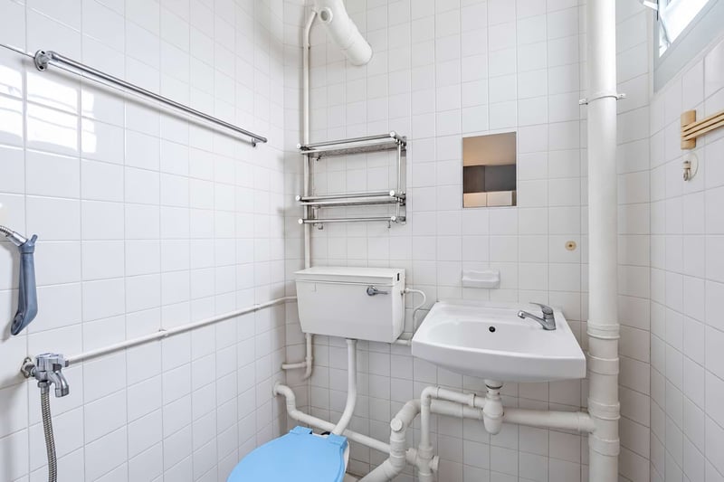 321 Bukit Batok Street 33 – Master Bathroom 1