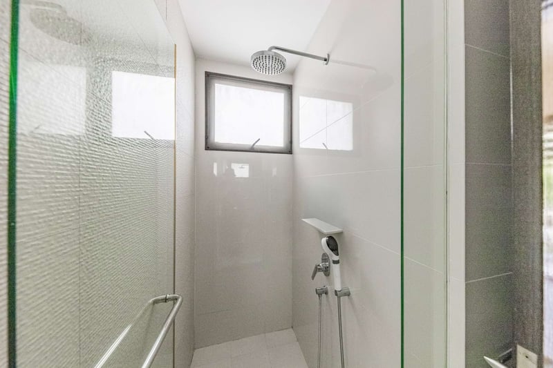 E Maison – Bathroom 2