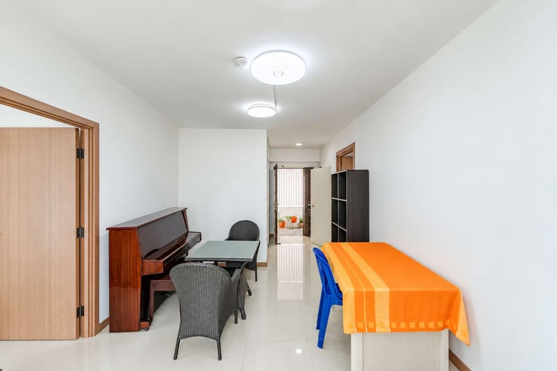 413C Northshore Drive – Living Room 2