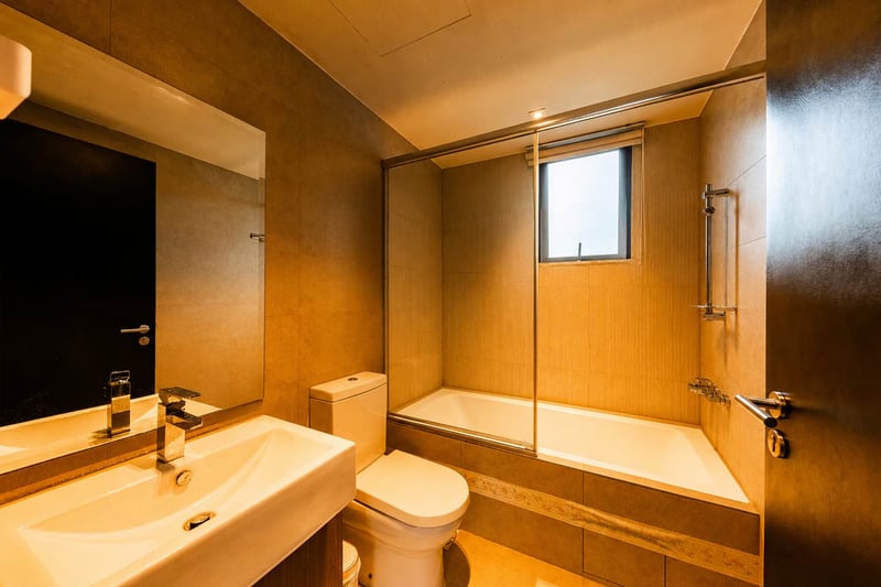 The Canopy – Bathroom 3