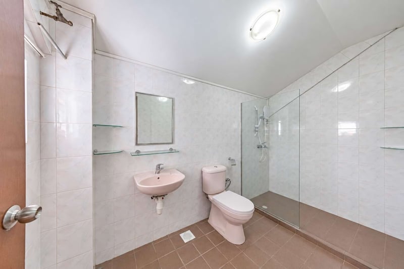 Jalan Kurnia – Master Bathroom 2