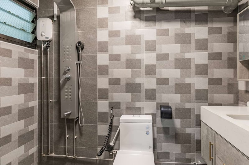 468 Segar Road – Bathroom 1