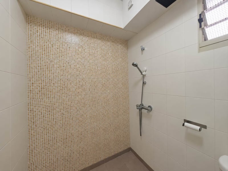 652 Punggol Central – Bathroom 1