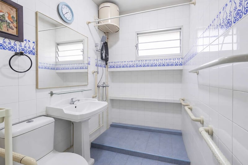 566 Choa Chu Kang Street 52 – Bathroom 1