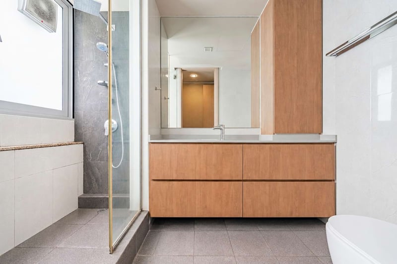 Ferraria Park Condominium – Master Bathroom_1A