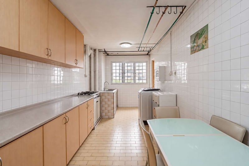 321 Bukit Batok Street 33 – Kitchen 1