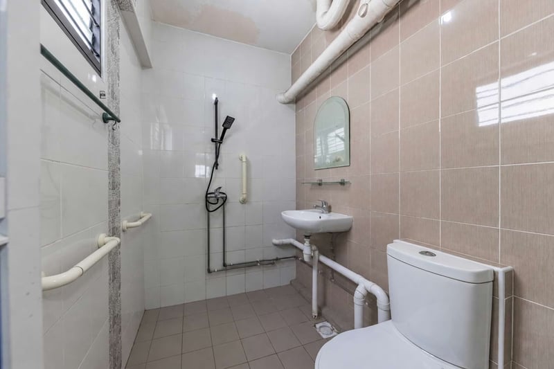 415 Eunos Road 5 – Bathroom 2