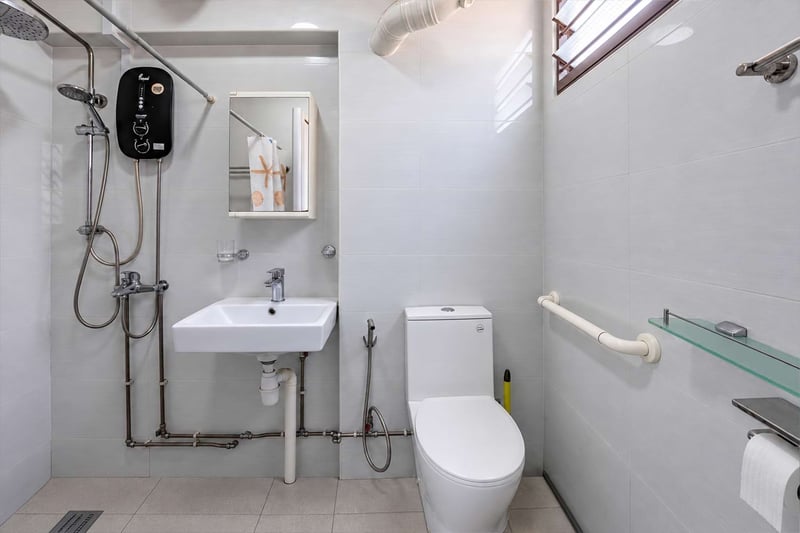 104 Pasir Ris Street 12 – Master Bathroom 1
