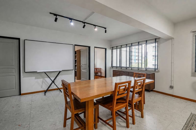 906 Jurong West Street 91 – Diningroom 1