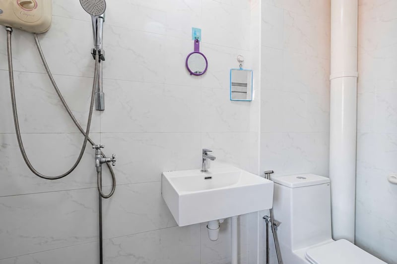 287 Bishan Street 24 – Bathroom 1