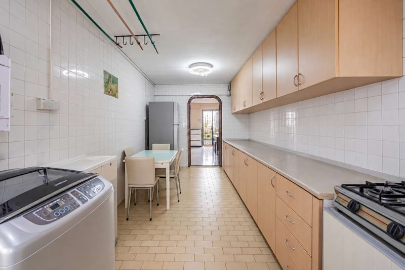 321 Bukit Batok Street 33 – Kitchen 2