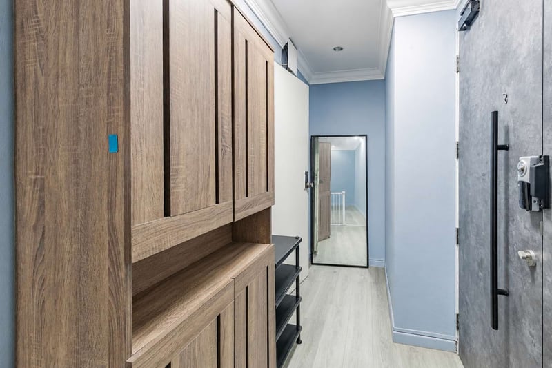 468 Segar Road – Foyer 1