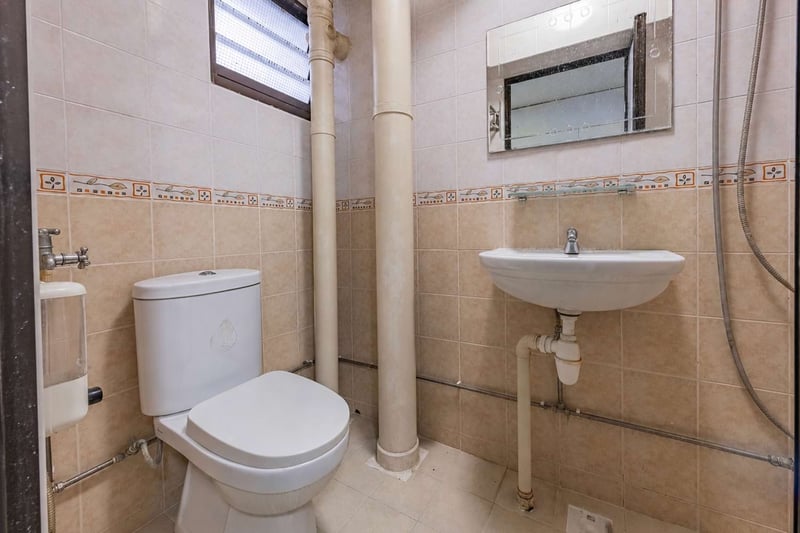 273A Jurong West Avenue 3 – Bathroom 1