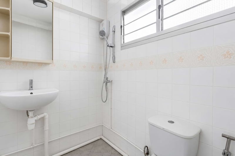 288C Bukit Batok Street 25 – Bathroom 1