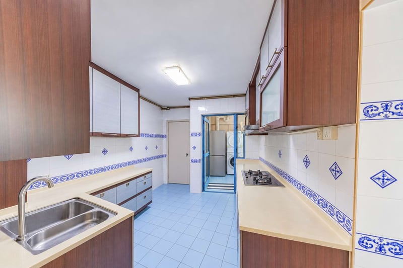 468A Admiralty Drive – Kitchen 1