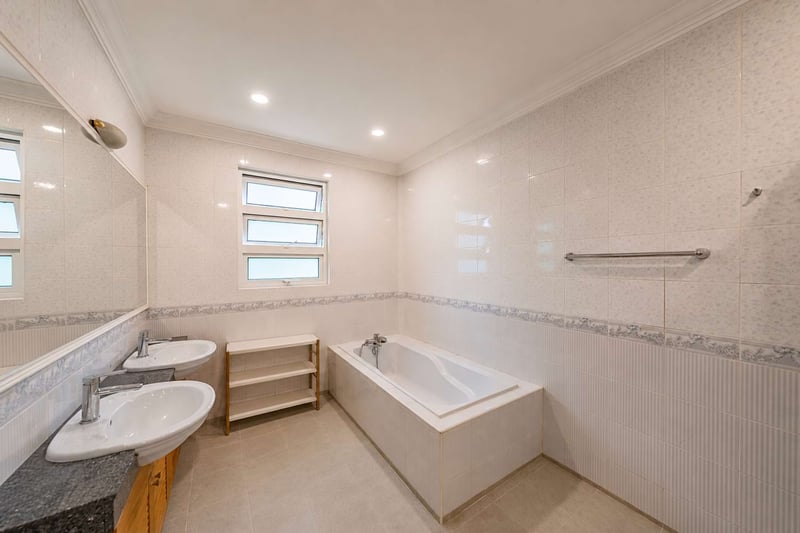 Faber Hills – Bathroom 1