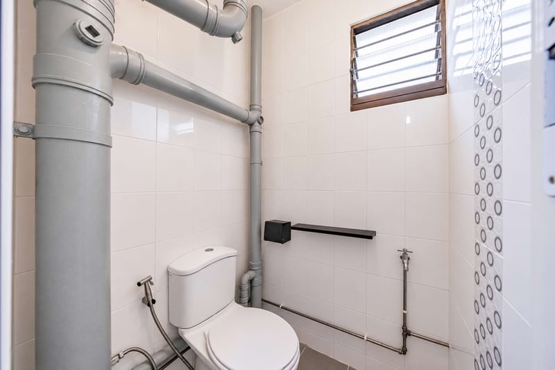 506 Bukit Batok Street 52 – Bathroom 1
