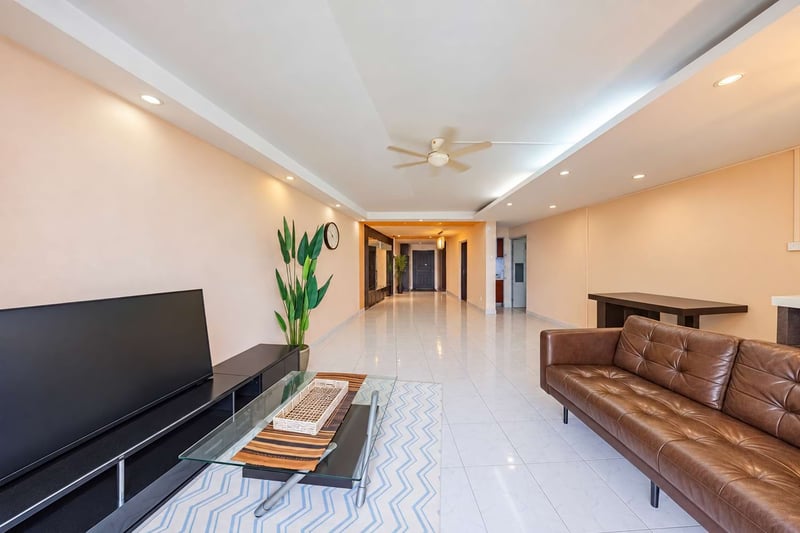 468A Admiralty Drive – Living Room 3