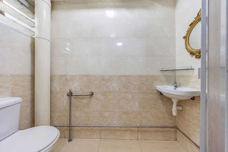 138 Petir Road – Bathroom 1