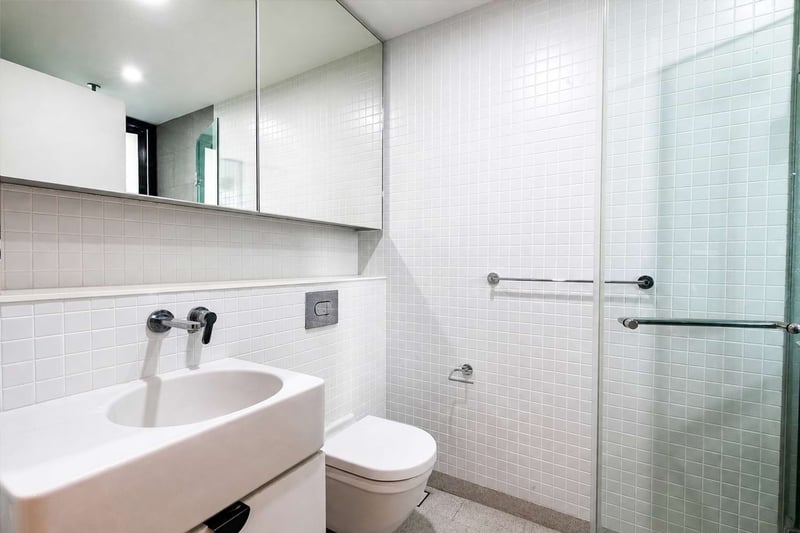 Jui Residences – Bathroom 2