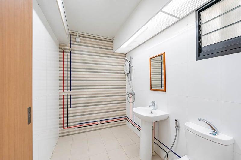 413C Northshore Drive – Bathroom 1