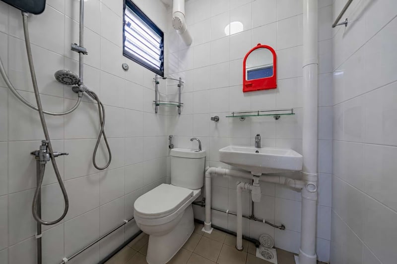 180 Ang Mo Kio Avenue 5 – Bathroom 1