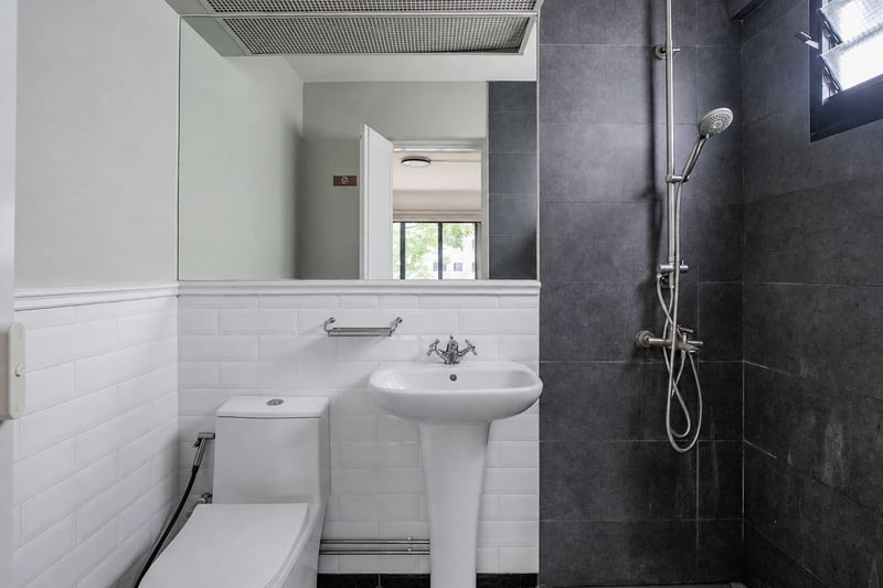 906 Jurong West Street 91 – Bathroom 1