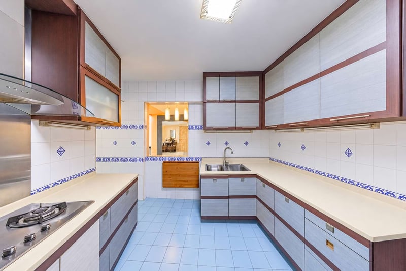 468A Admiralty Drive – Kitchen 2
