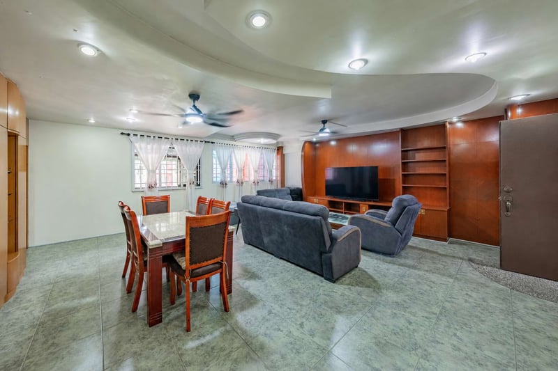 311 Canberra Road – Livingroom 1